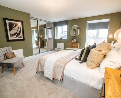 Picture of large master bedroom with en-suite in Equinox I show home