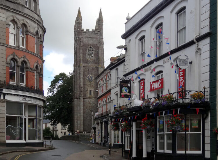 Holsworthy town centre, featuring a church and a pub